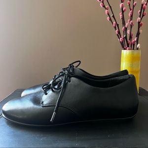 ✨SOLD✨BNWT BLACK LACE UP FLATS